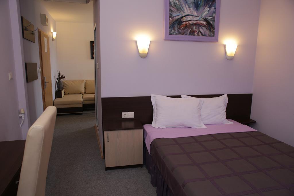 Family Hotel Avramov Widyń Zewnętrze zdjęcie
