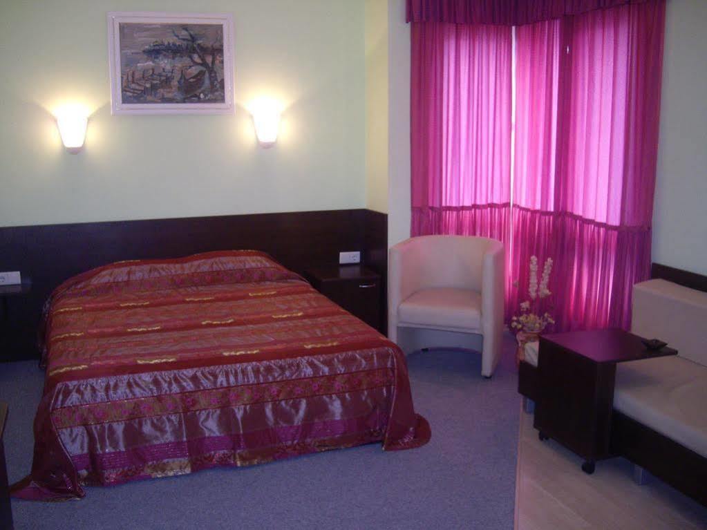 Family Hotel Avramov Widyń Zewnętrze zdjęcie